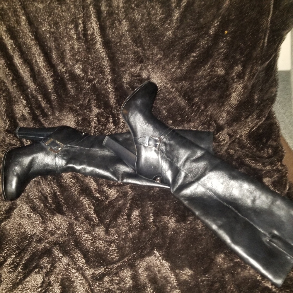 Knee high boot - Picture 2 of 11